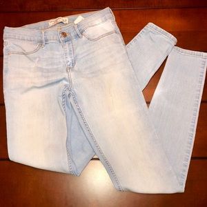 ✨Abercrombie Kids Light Wash Super Skinny Jeans✨